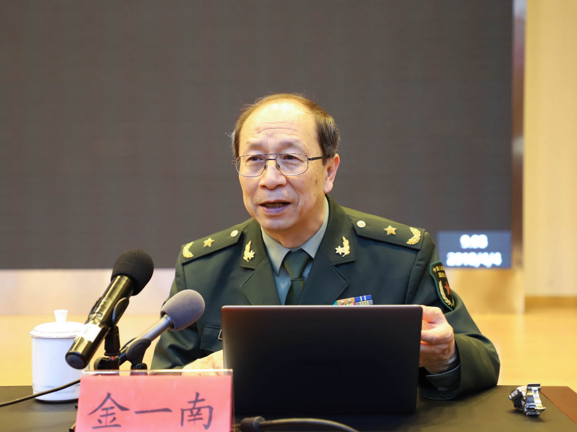 著名军事专家,国防大学战略研究所原所长,博士生导师金一南教授应邀在